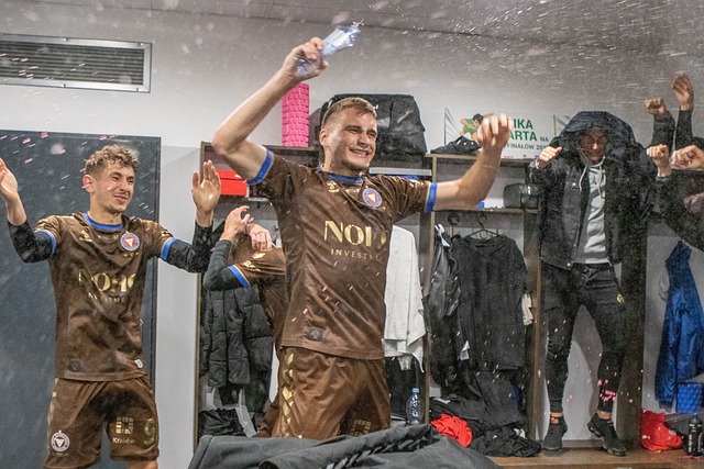 多項數據顯 多項數據顯